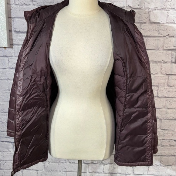 The North Face Black Cherry Quilted 550 Down Filled Mid Length Puffer Coat - Picture 11 of 15